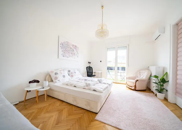 Pozsonyi Street 3Br, Balcony Family Retreat