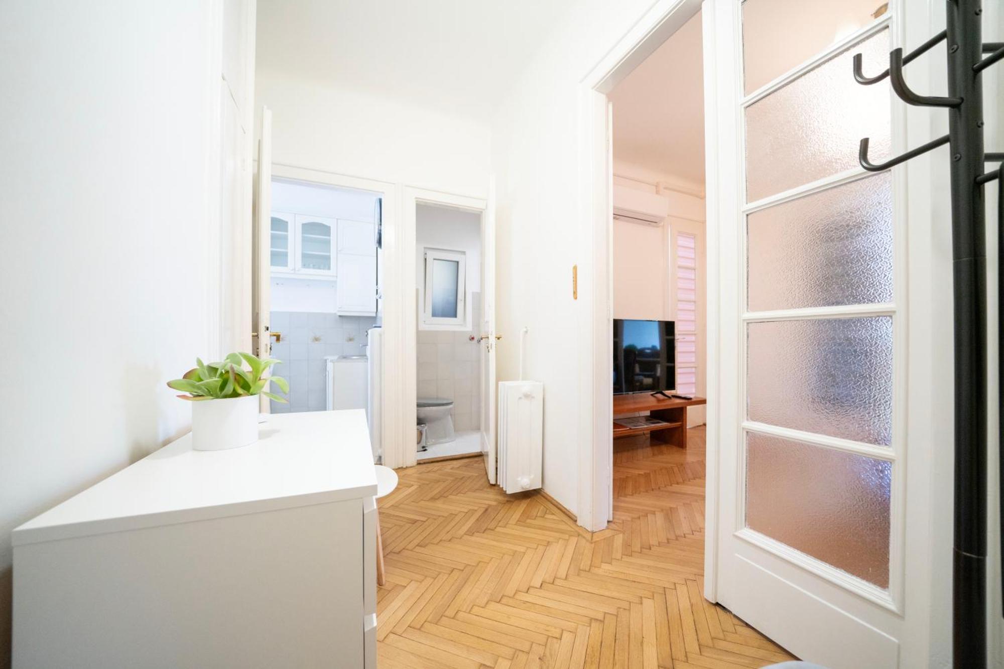 Pozsonyi Street 3br, Balcony Family Retreat Apartment