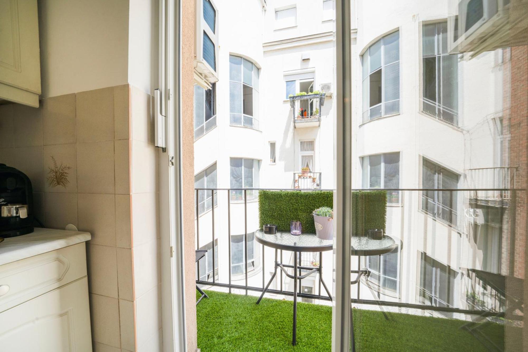 Pozsonyi Street 3br, Balcony Family Retreat