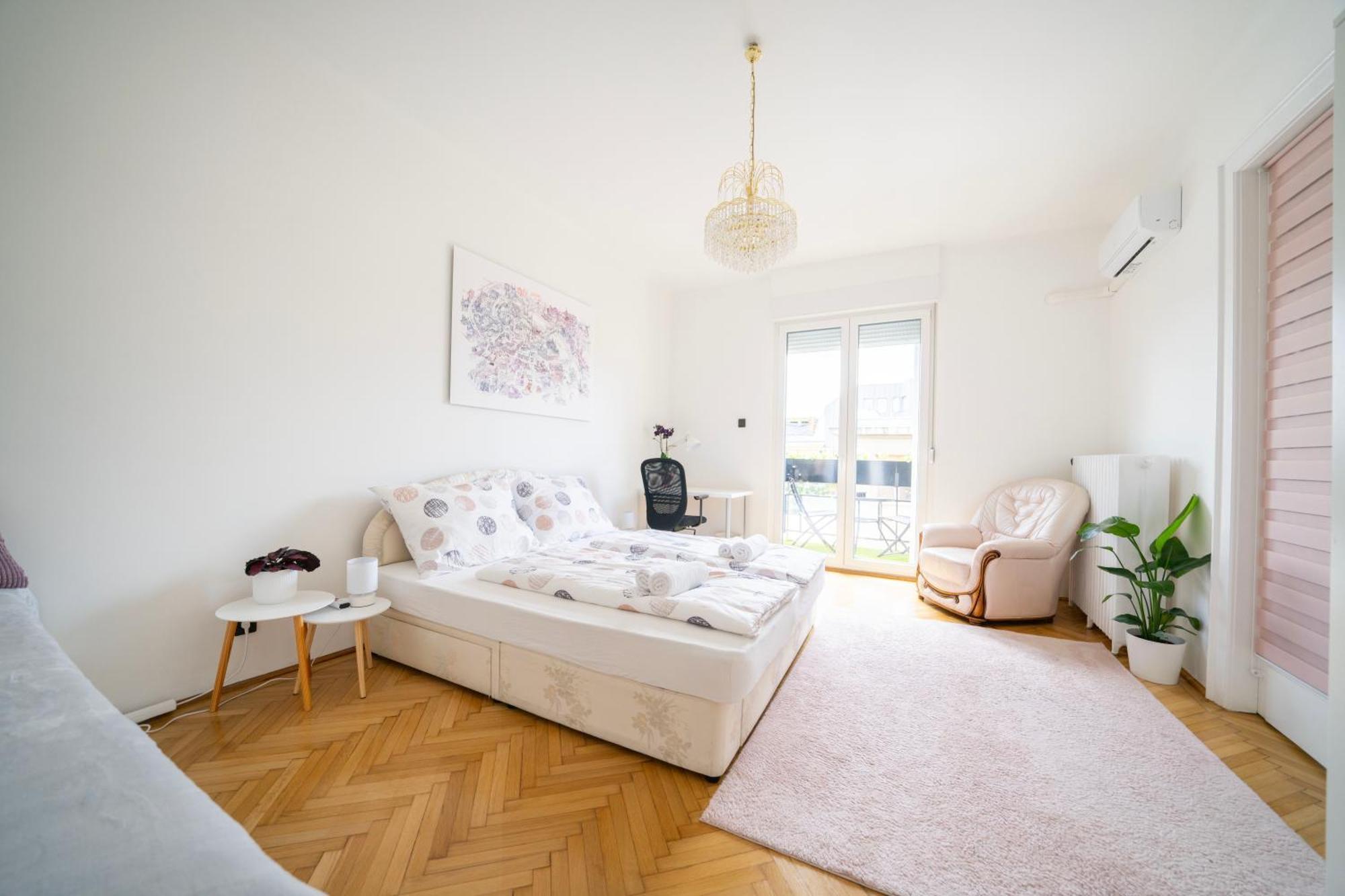 Pozsonyi Street 3br, Balcony Family Retreat Budapest
