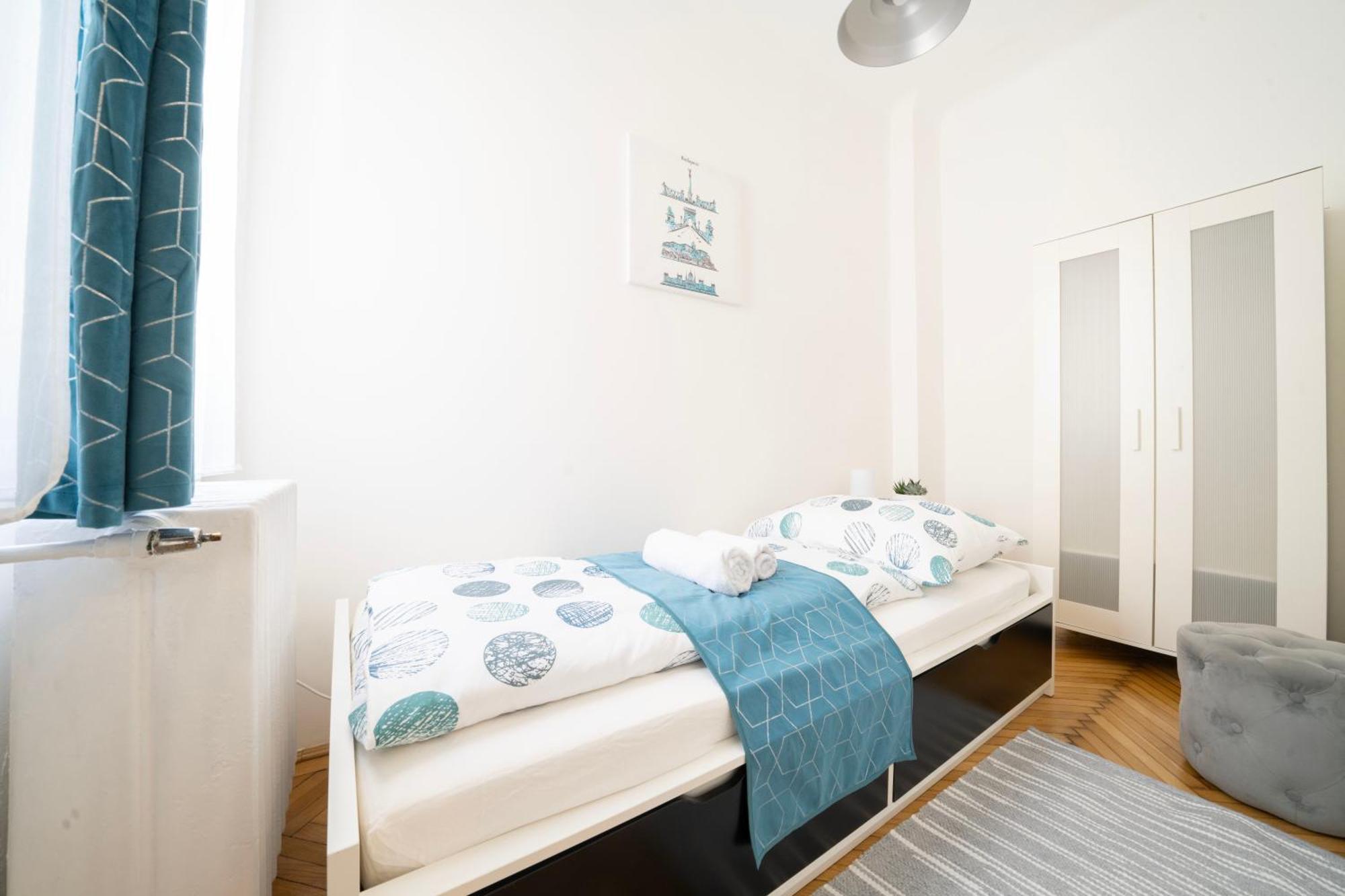 Pozsonyi Street 3br, Balcony Family Retreat *